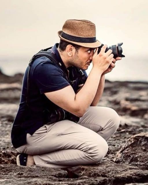 Lucio Ciccarone al lavoro con la macchina fotografica